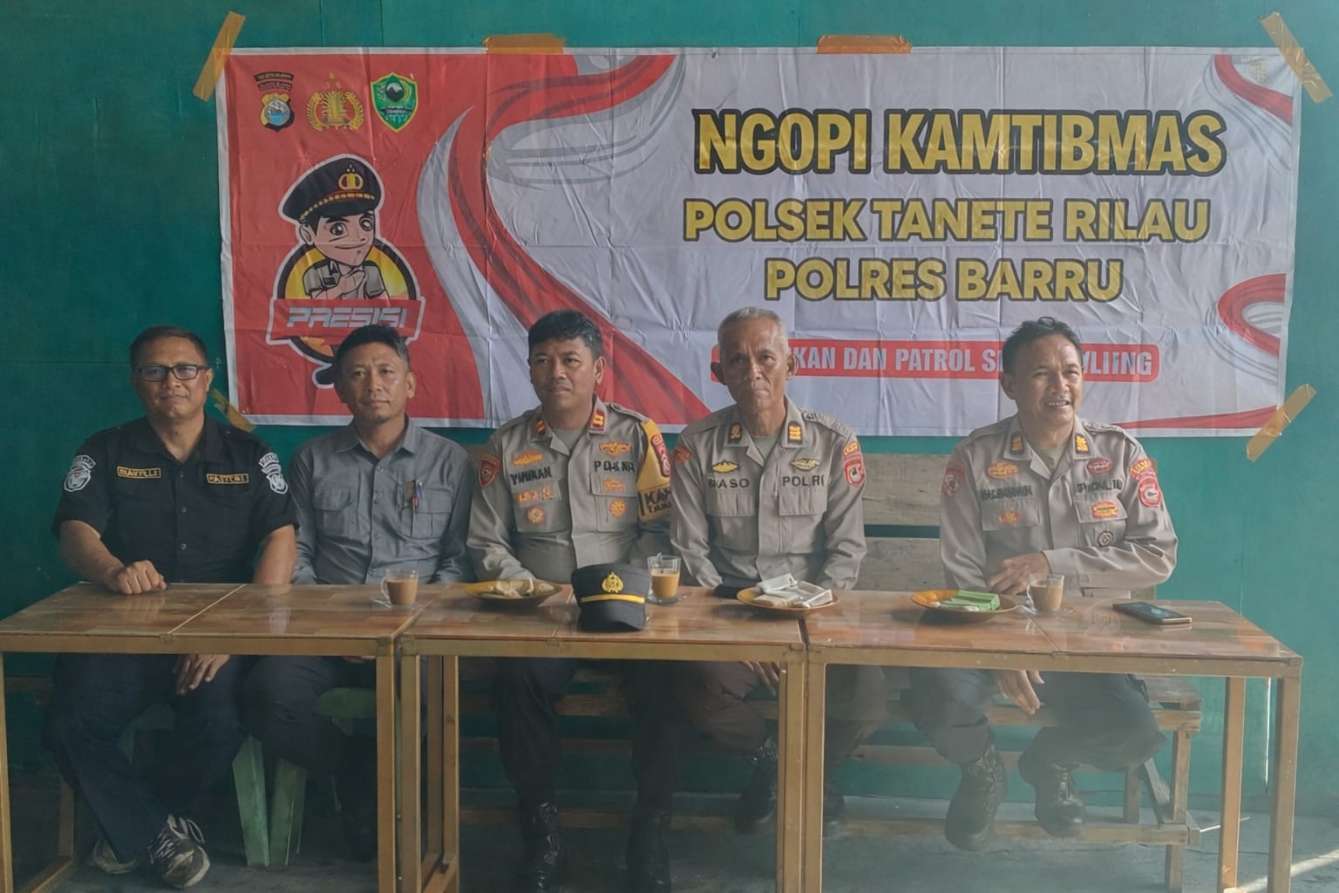Ngopi Kamtibmas Tanete Rilau, Cerita Hangat Polisi dan Warga