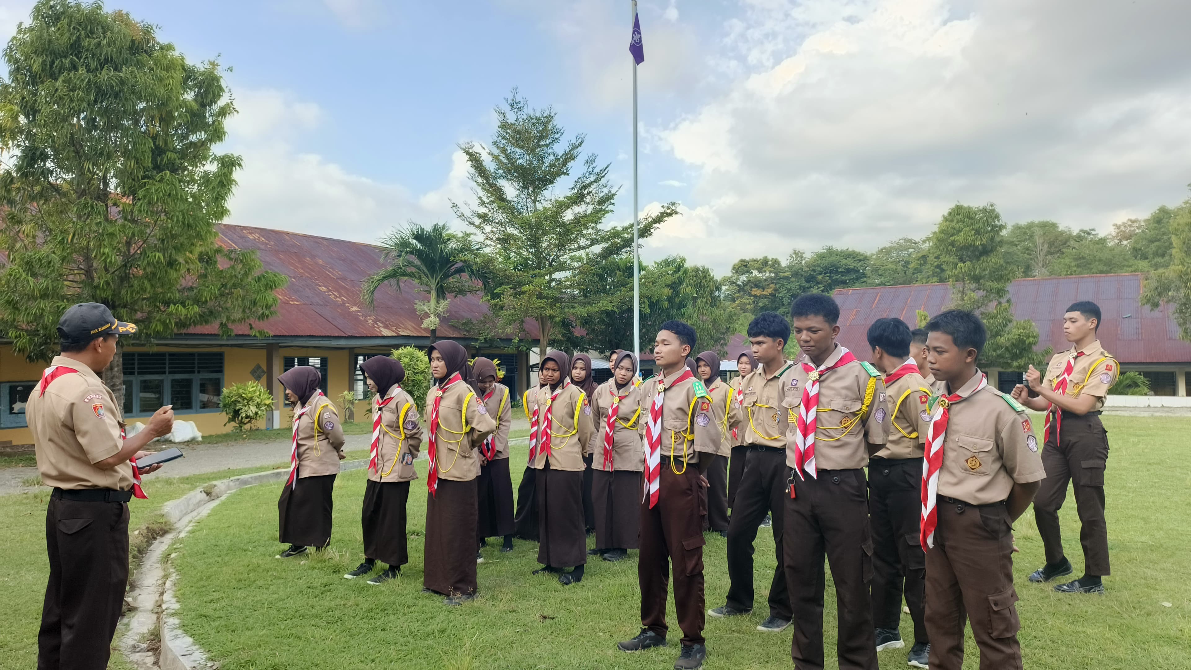 Tak Surut Diguyur Hujan, 14 Siswa SMAN 4 Barru Resmi Jadi Bantara