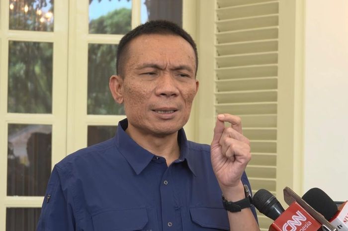 Rismon Sianipar Undang Roy Suryo Cs Bertemu untuk Buktikan Keaslian Ijazah Jokowi