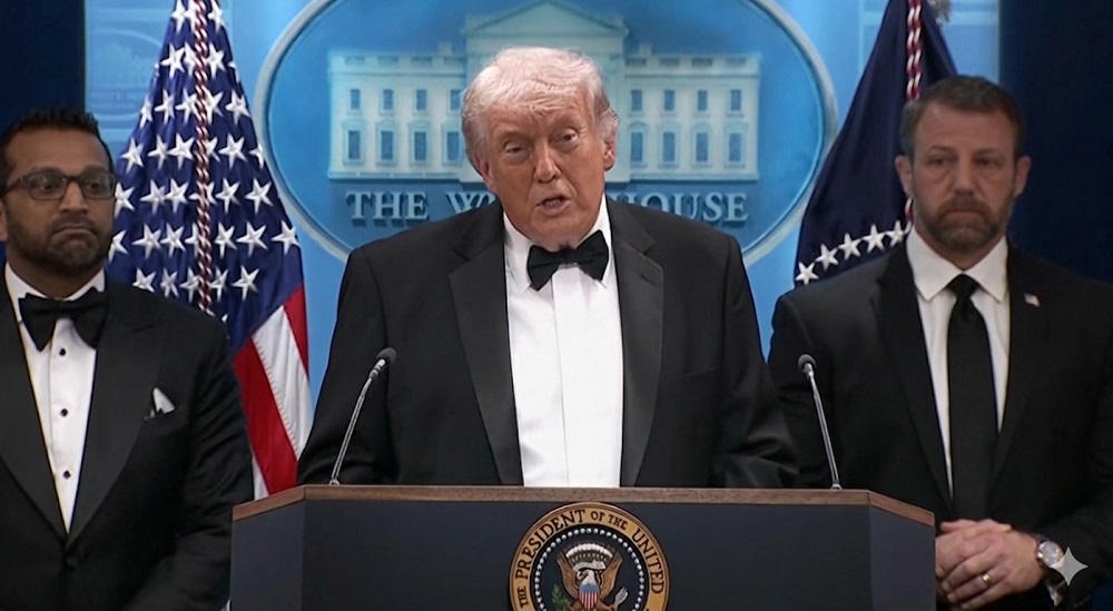 Breaking News! Trump Umumkan Setop Sementara Operasi Militer AS di Selat Hormuz