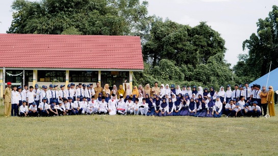 Prosesi Sungkeman Jadi Momen Paling Menyentuh di SMPN 24 Barru