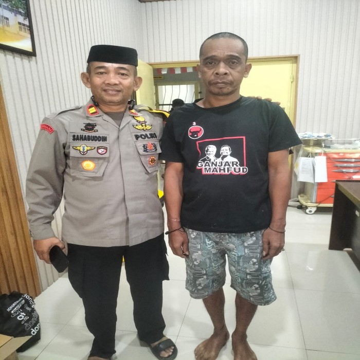 Bukan Sekadar Tugas! Aksi Polisi untuk ODGJ Ini Bikin Netizen Tersentuh