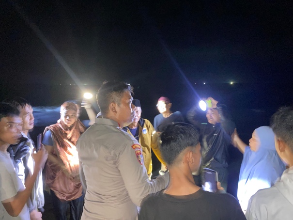 Detik-Detik Mencekam Perahu Nelayan Terbalik di Barru!