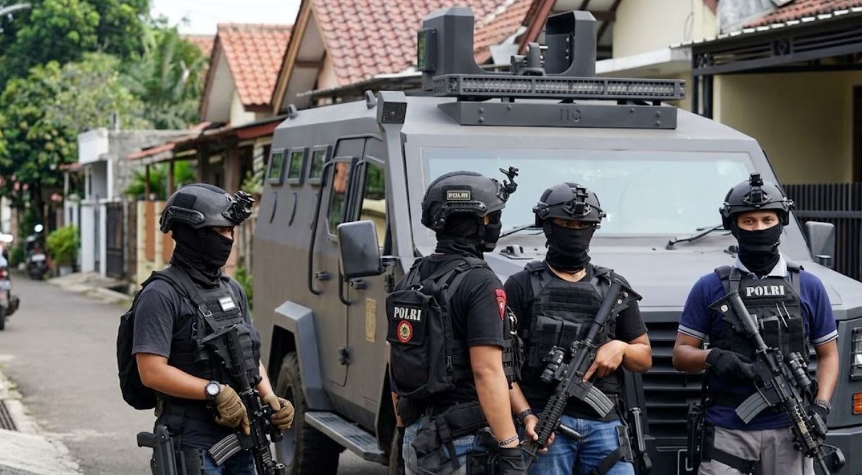 Breaking News! Densus 88 Tangkap 11 Terduga Teroris di 6 Provinsi