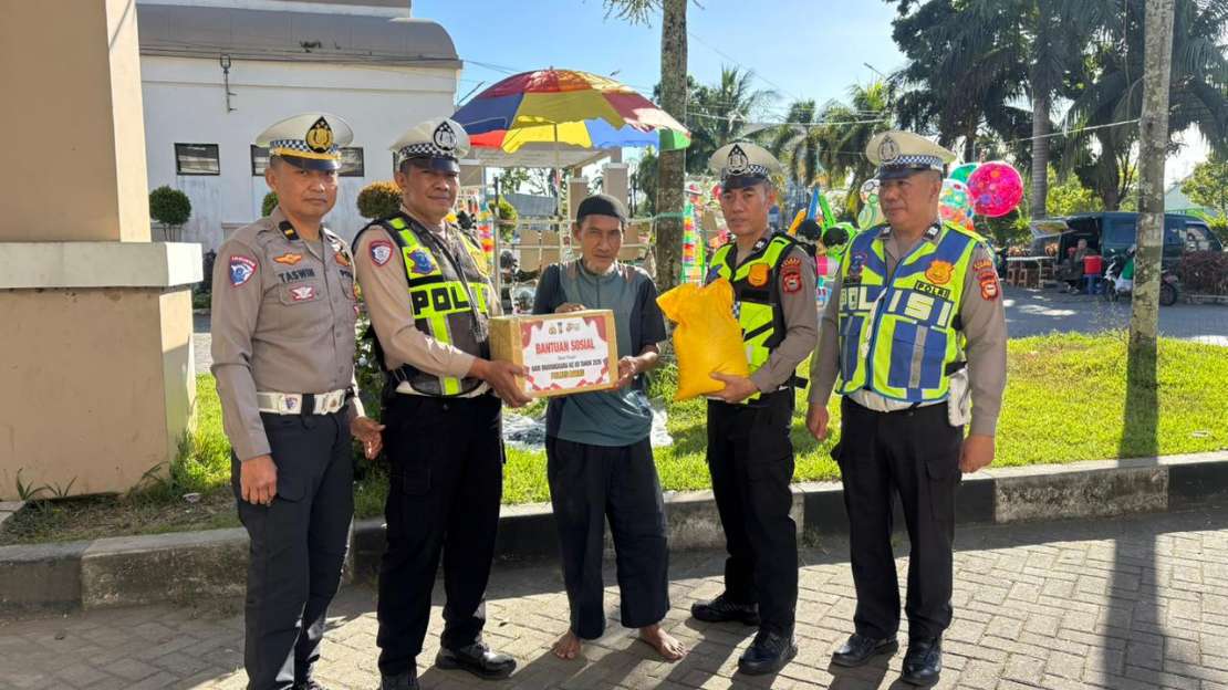 Satlantas Polres Barru Tebar Kepedulian