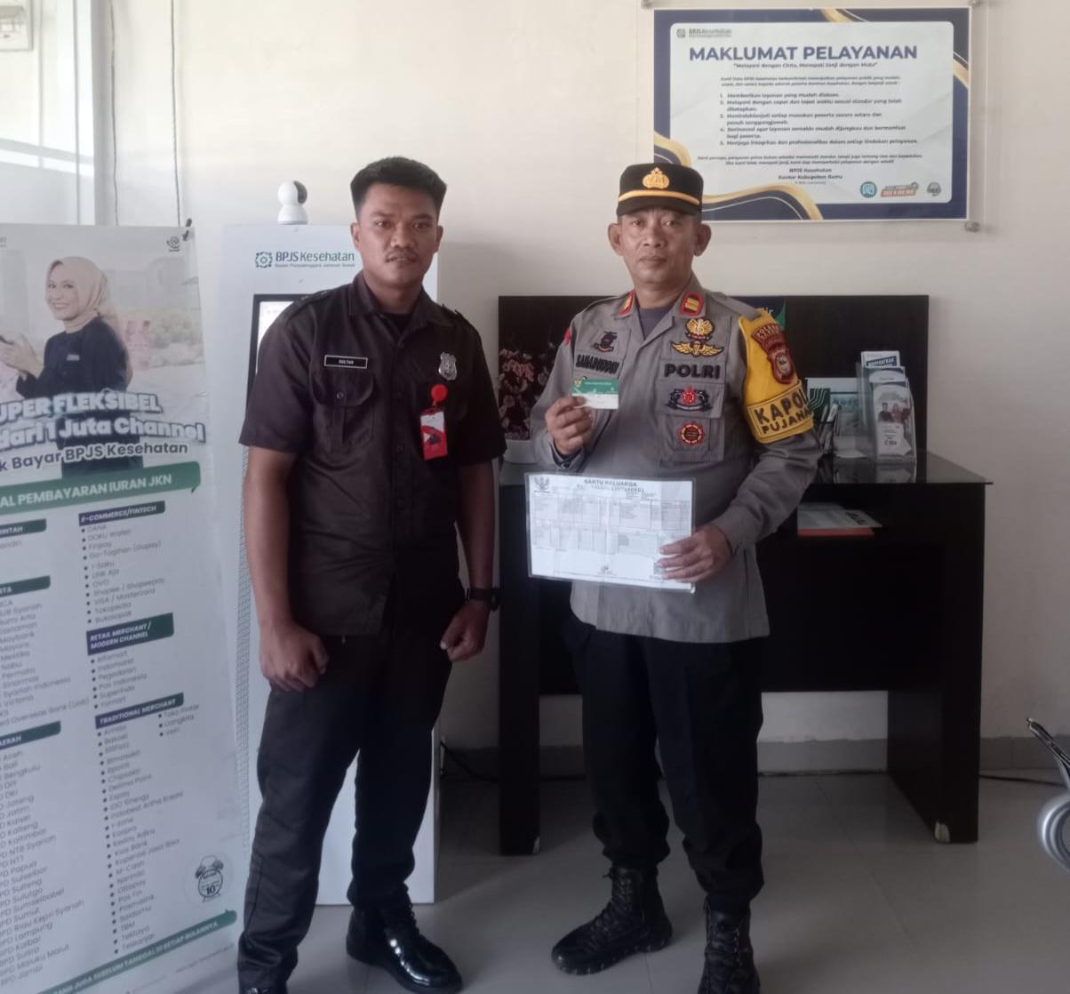 Tak Biasa! Polisi Bantu Urus Administrasi ODGJ di BPJS Barru