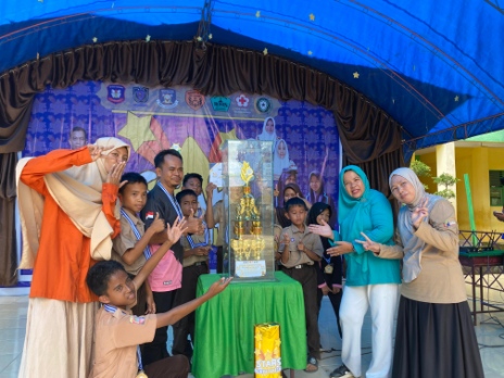 Penuh Kejutan! Tompoe Sukses Angkat Piala Bergilir